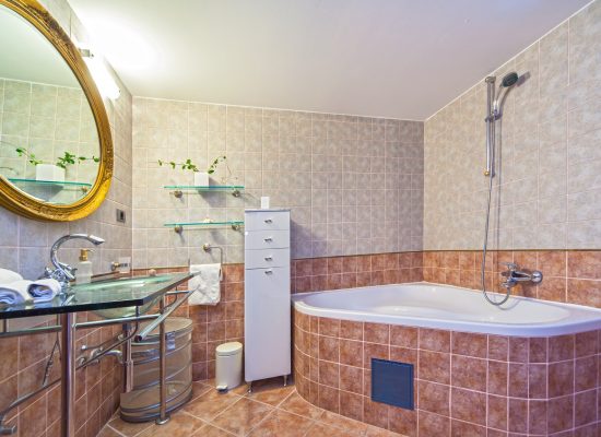 Bathroom with bath | Villa Rasotica